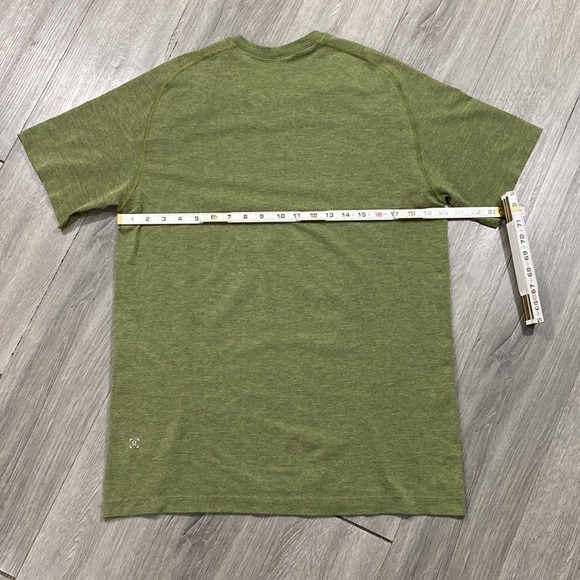 Lululemon Athletica Static Stripe Green Short Sleeve T-Shirt size L - Picture 9 of 9